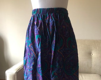 small / vintage / beautiful paisley skirt with pockets!