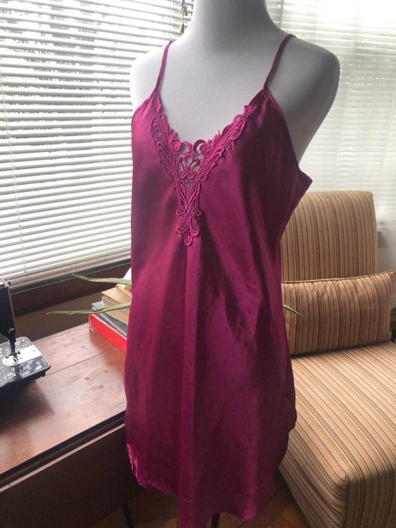 small / vintage / inner most magenta night gown / 