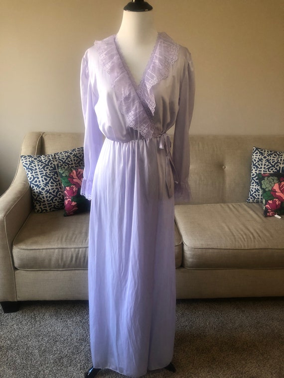 medium / stunning vintage petticoat / pale purple 
