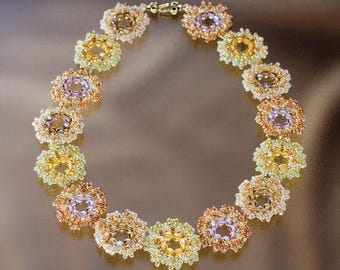 Tutorial e schema per perline, collana con fiori in pizzo di Maiko K. Felton