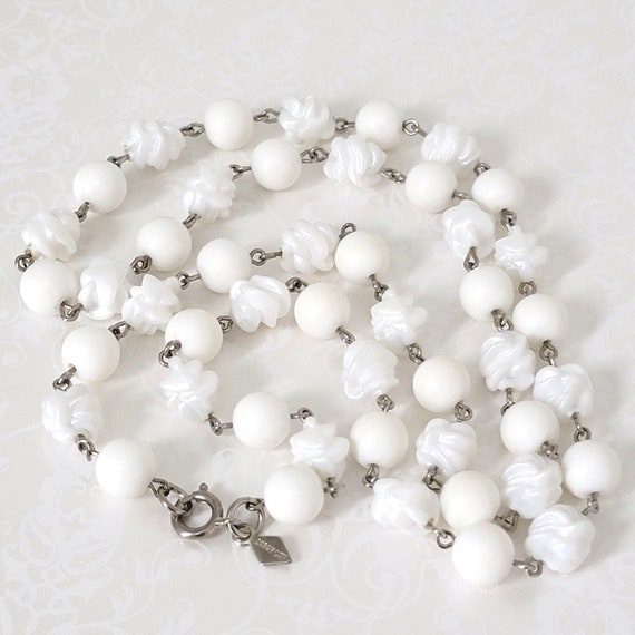 Vintage white plastic beaded necklace by Sarah Co… - image 5