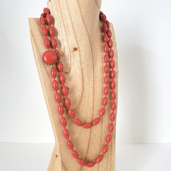 Vintage long red plastic beaded necklace in 70s s… - image 4