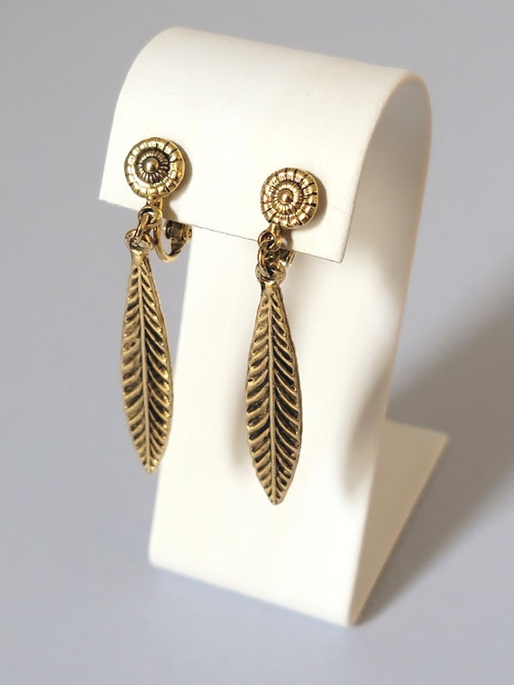 Vintage Dauplaise long skinny clip-on earrings in… - image 3