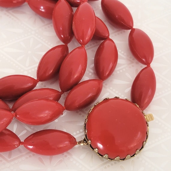 Vintage long red plastic beaded necklace in 70s s… - image 8