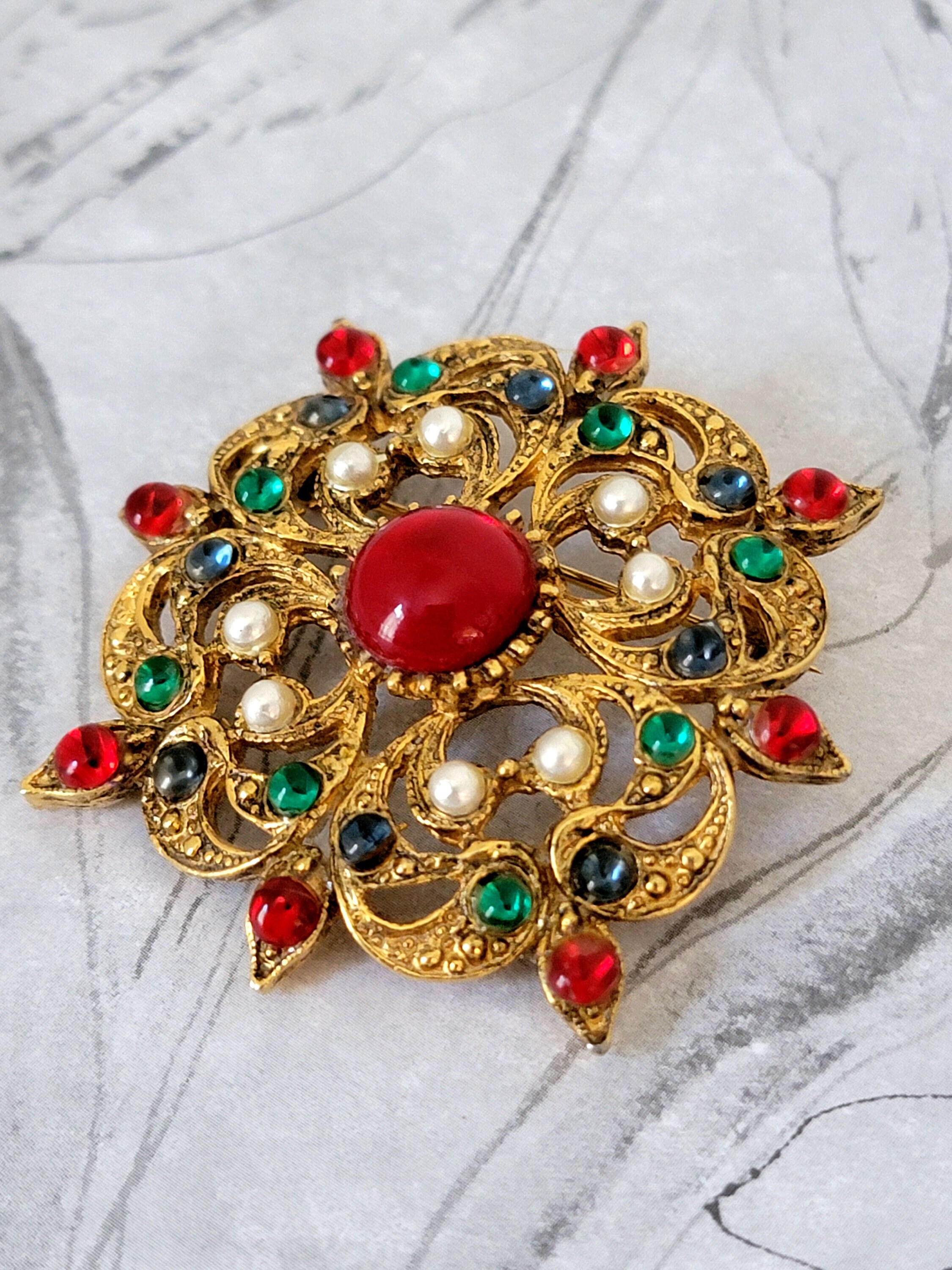 Vintage Multicolor Glass and Faux Pearl Brooch With Gold Tone 