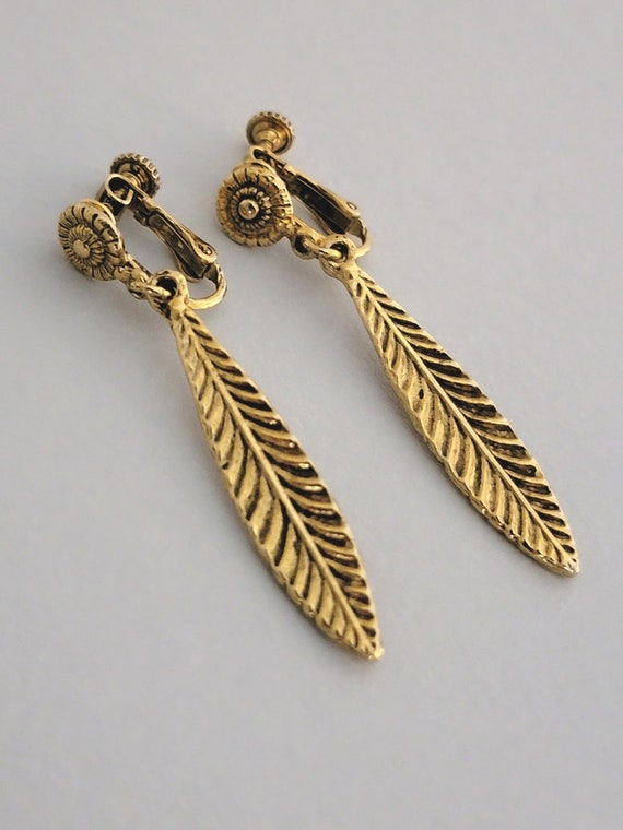 Vintage Dauplaise long skinny clip-on earrings in… - image 2