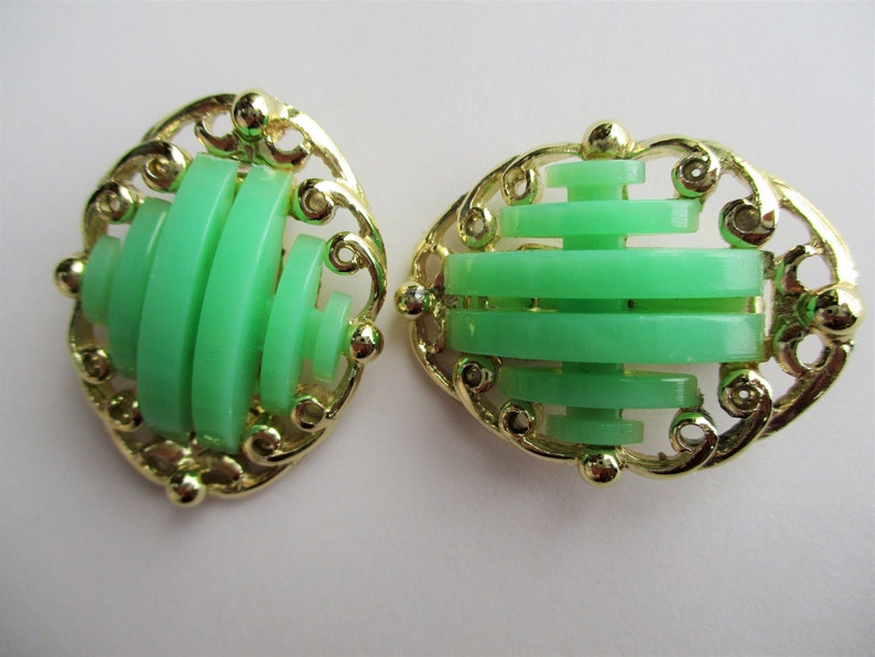 Mod Earrings Green Thermoset Gold Tone Clip On Mid Century Atomic Age Bright Mint Green 60s Earrings