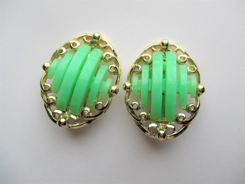 Mod Earrings Green Thermoset Gold Tone Clip On Mid Century Atomic Age Bright Mint Green 60s Earrings