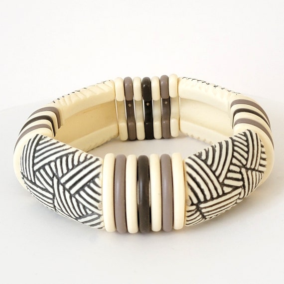Vintage stretch bracelet, cream and taupe plastic… - image 6
