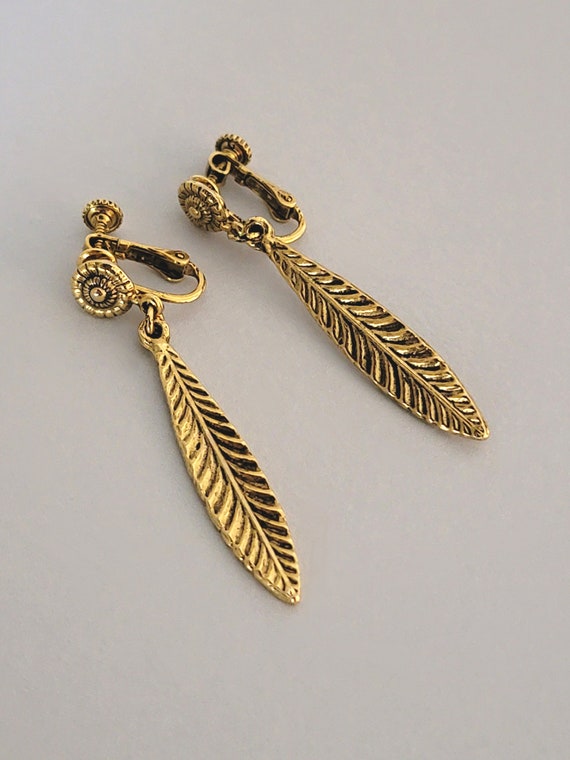 Vintage Dauplaise long skinny clip-on earrings in… - image 4