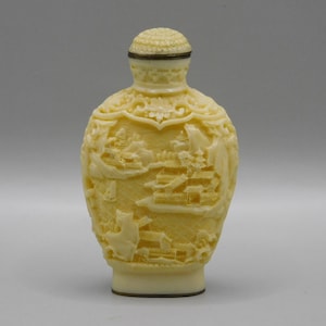 Chinese Resin Carved Snuff / Scent Bottle , Asian Vintage Collector&#39;s Item