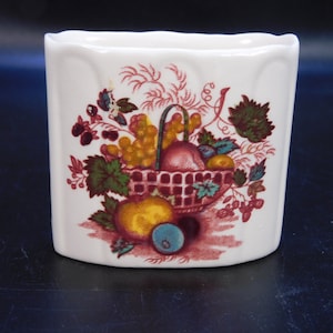 Panier de fruits en papier brillant rose Ironstone de Mason, une petite allumette, un renverser ou un porte-cure-dent.