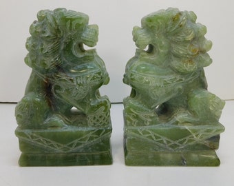 Two carved Jade dogs of Foe