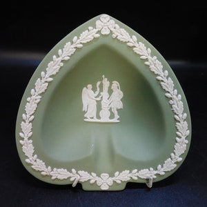 Wedgwood Jasperware sage green vintage 1980&#39;s ring dish