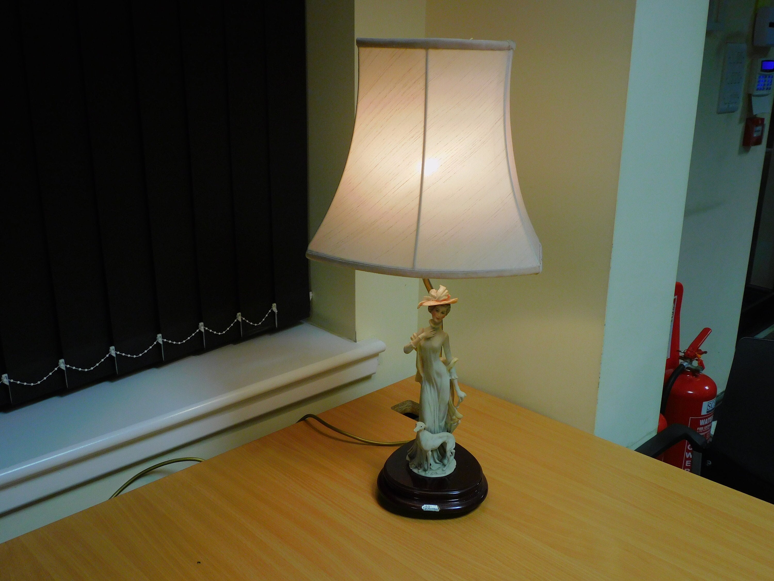Whippet lamp outlet