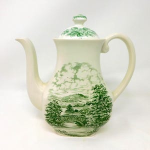 Koffiepot met kroonhertogelijk ontwerp en "brugtaferelen" • Groen transferware • Vintage keuken • Gemaakt in Engeland