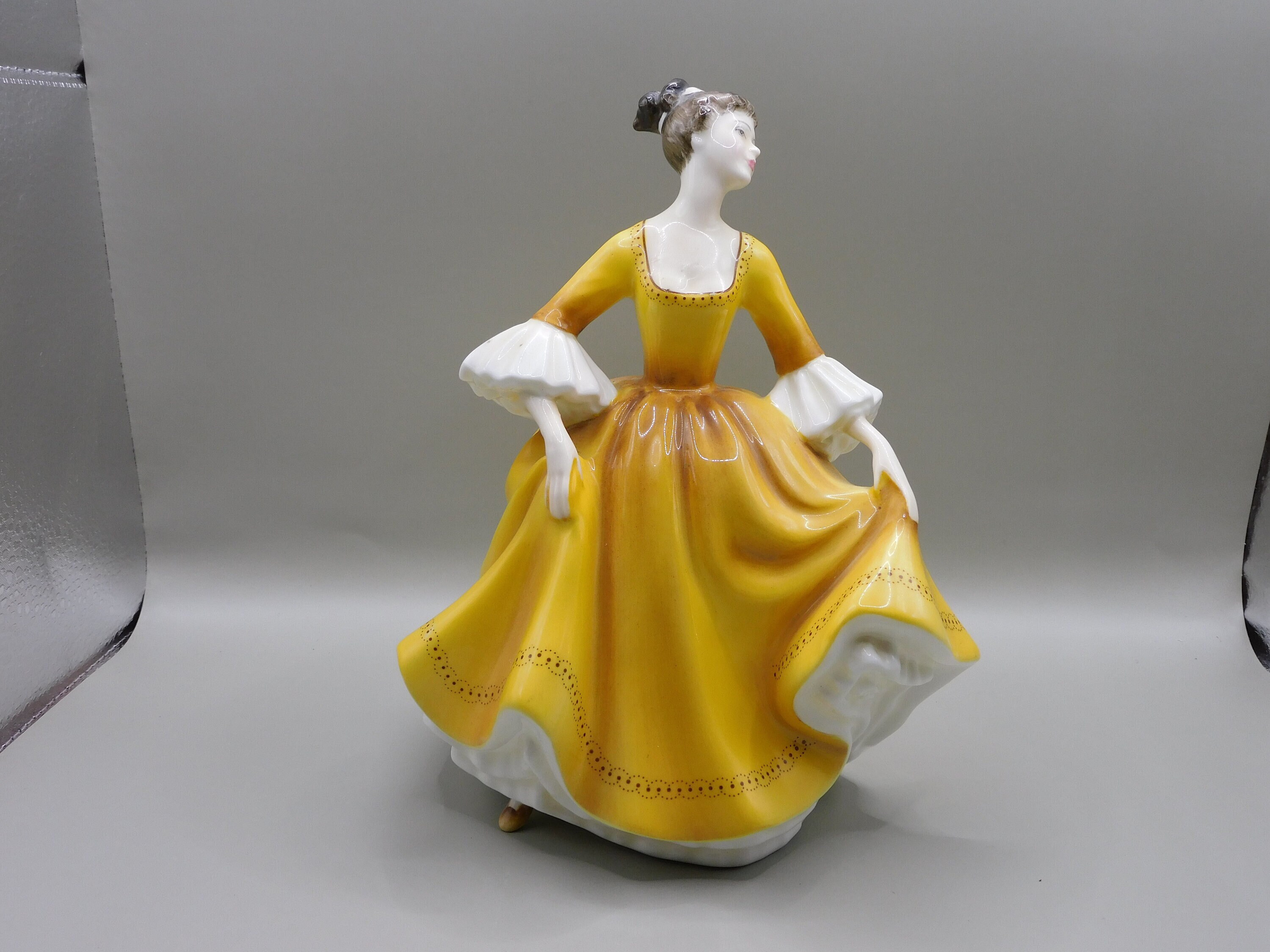 royal doulton figurines yellow dress Stephanie HN2807 Collectable Pretty Lady Made in England Peggy Davis Classic Figurine From We have a Mother's Day