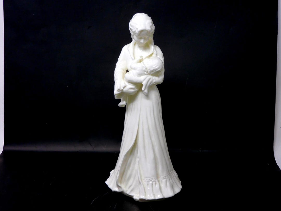 Royal Worcester “sweet Dreams” Figurine – Maureen Halson, 1988