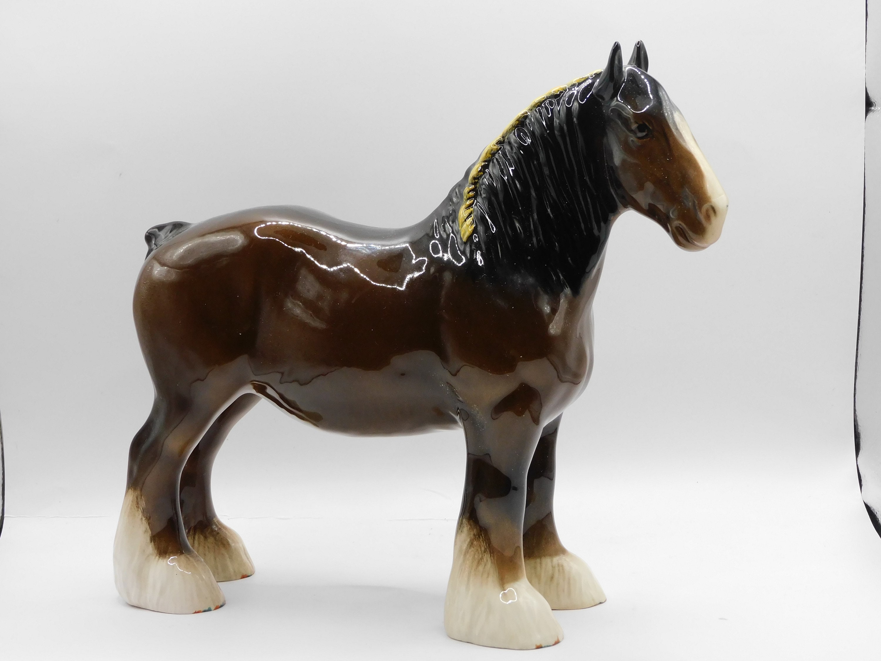 ベスウィック BESWICK 競走馬 ミルリーフ 木台付き フィギュア 陶器 ベスウィック BESWICK 競走馬 ミルリーフ 木台付き フィギュア