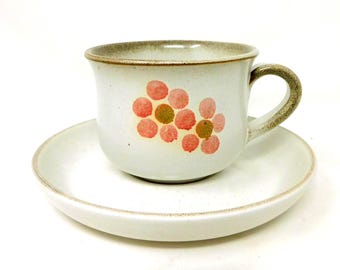 Denby-zigeunertheekop en schotel • Vintage aardewerk uit de jaren 70 • Roze bloemenpatroon • Cottagecore-keuken • Tafelgerei gemaakt in Engeland
