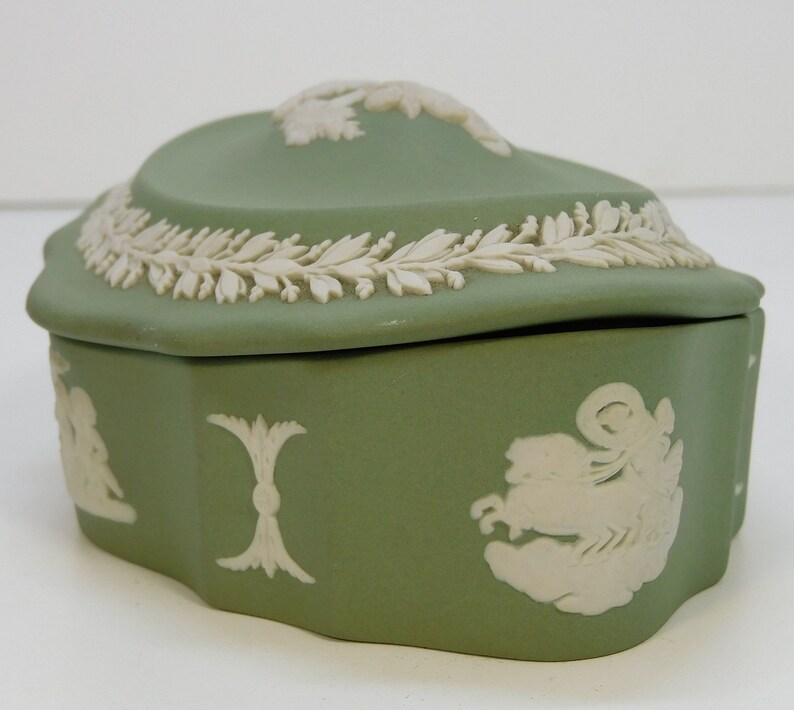 Wedgwood Green Jasperware English Bone China jewellery box
