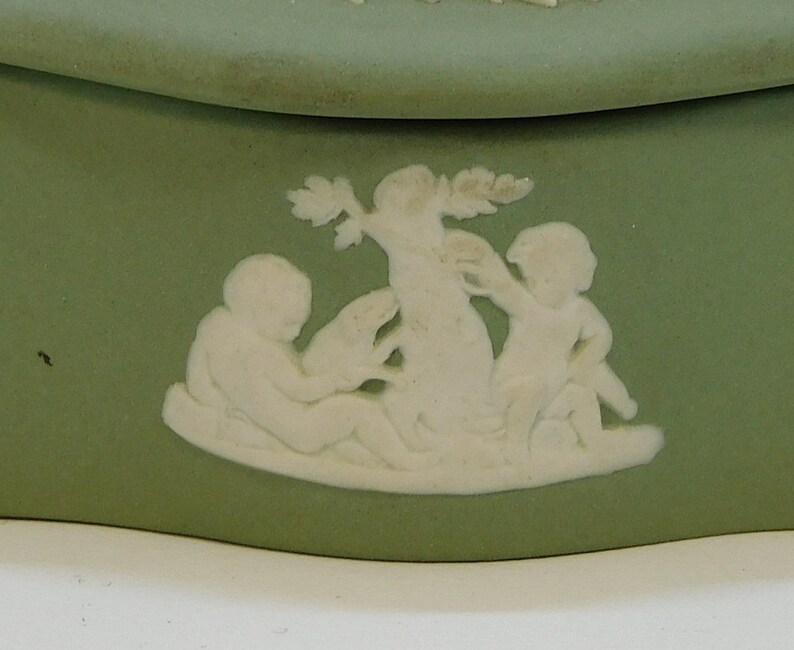 Wedgwood Green Jasperware English Bone China jewellery box