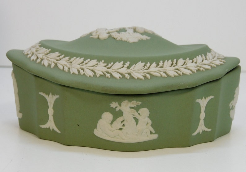 Wedgwood Green Jasperware English Bone China jewellery box