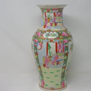Chinese Famille Rose Medallion Vase | Hand Painted Court Scene & Birds | 20th Century Porcelain | 35cm Tall | No Chips or Cracks