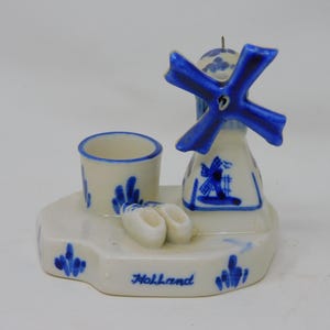 Vintage Delft-Style Holland Souvenir – Windmill, Clogs & Floral Motif