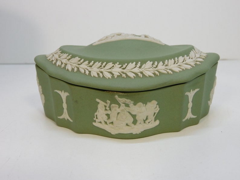 Wedgwood Green Jasperware English Bone China jewellery box