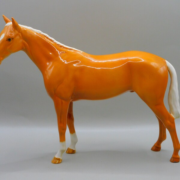 Beswick Large Thoroughbred Stallion, Palomino, Looking Left, 1772, Gloss finish