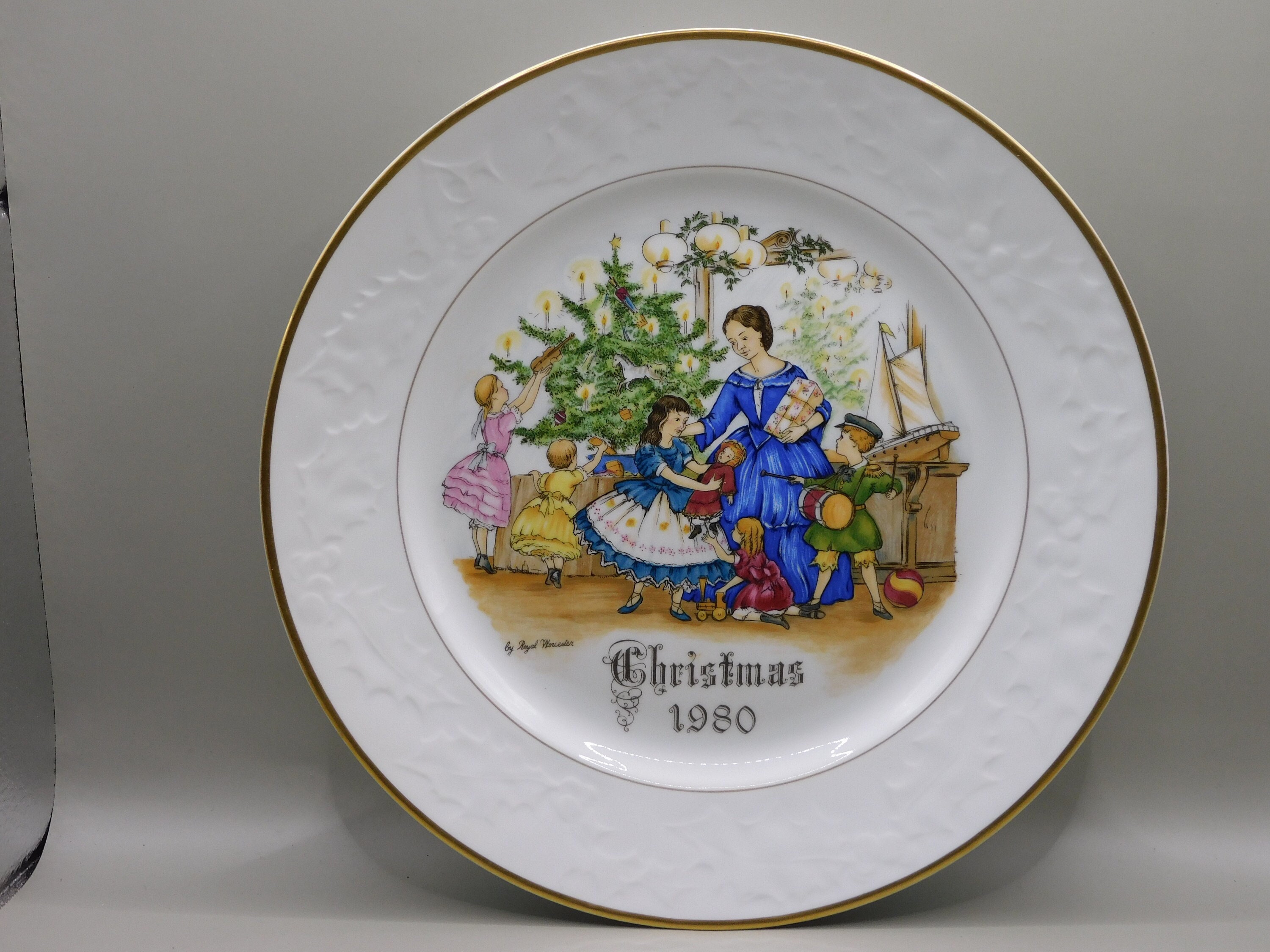 Royal Worcester 'christmas Morning' Plate: 1980 Bone China