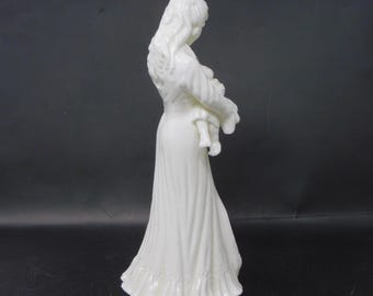 1988年　ロイヤルウースター 「Sweet Dreams…」母子のフィギュリン Royal Worcester “sweet Dreams” Figurine – Maureen Halson, 1988