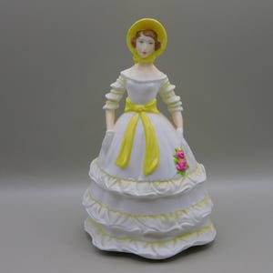 Royal Worcester &#39;Crinoline&#39; porseleinen damebeeldje. Bone China, gemaakt in Engeland, vintage beeldje met doos
