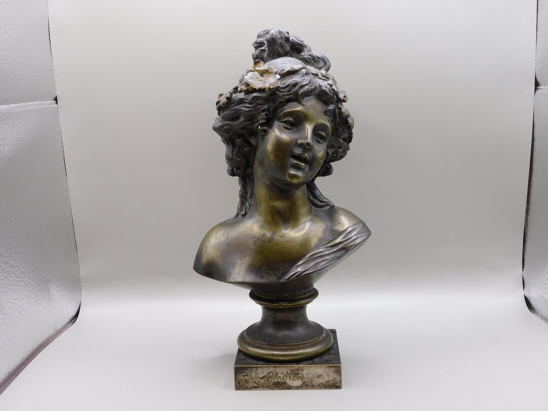 青緑色のブロンズ女性彫刻 青緑色のブロンズ女性彫刻 青緑色のブロンズ女性彫刻