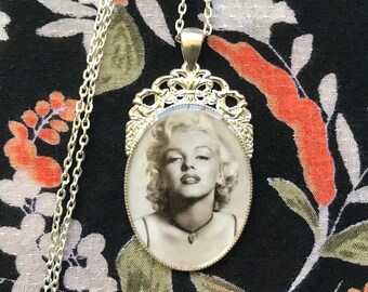 Marilyn Monroe Necklace or Keychain/ 50s, 60s Pendant/ Mod, Vintage, Classical Gift