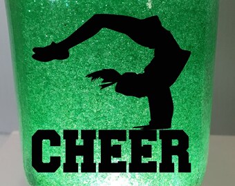 Luce notturna per cheerleader: salto con le mani all'indietro