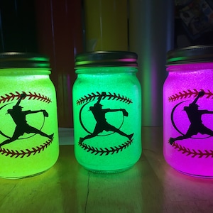 3 Up 3 Down Softball Pitcher Nightlight imagen 1