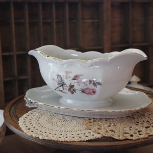 Mitterteich Gravy Boat with attached underplate/ Pink Rose pattern/ from Bavaria Germany