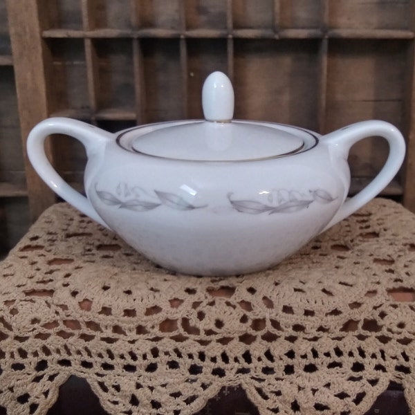 Kaysons Fine China/ Golden Fantasy pattern/ sugar bowl with lid