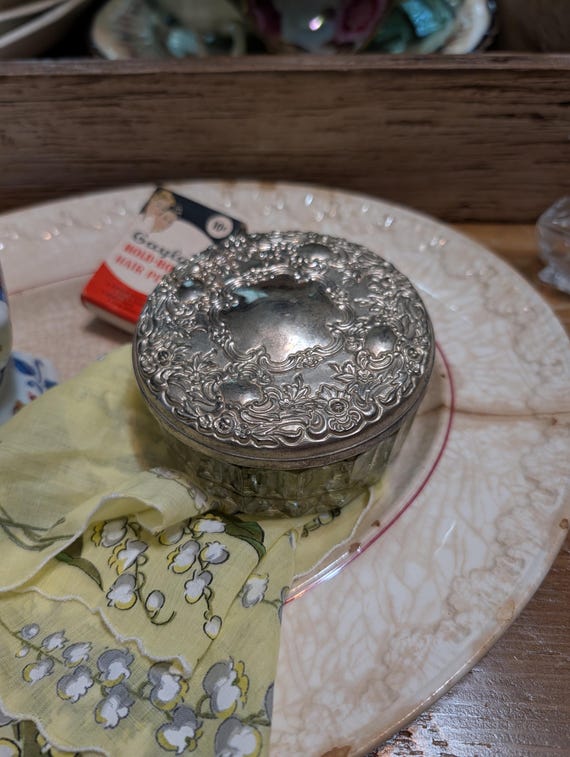 Powder jar/ Trinket box/ Dresser jar
