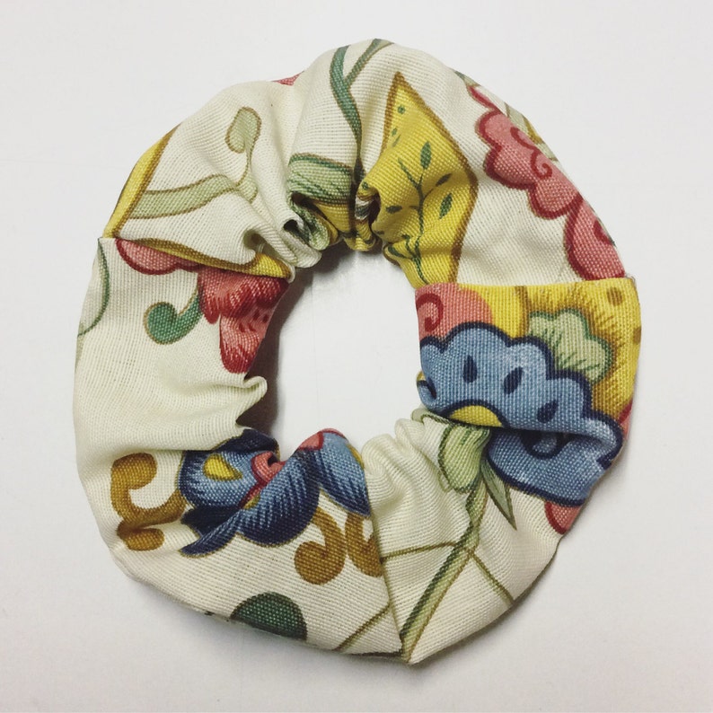 Flower scrunchie image 1