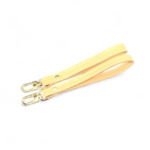 Chic Leather Keyfob Wristlet - Upgrade Your Style Today!