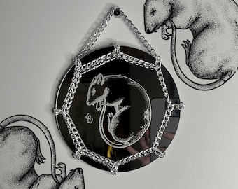 Espejo decorativo con grabado a mano de cadáver de rata