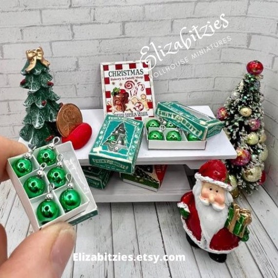 Miniature Ornaments Dollhouse in Green 