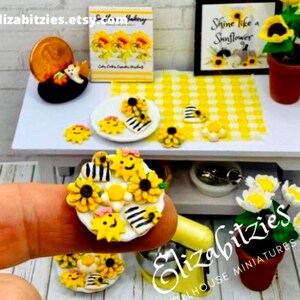 Miniature Sunflower Cookies (7) )on Plate 1:12 scale