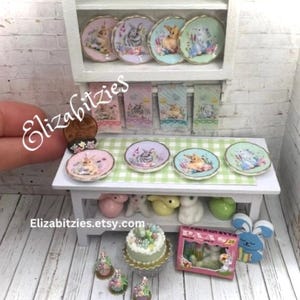 Platos miniatura de conejitos de Pascua en tonos pastel para casas de muñecas (juego de 4) Escala 1:12
