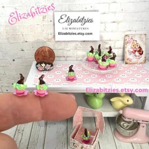 1-Miniatura de cupcake de conejito de chocolate, casa de muñecas a escala 1:12