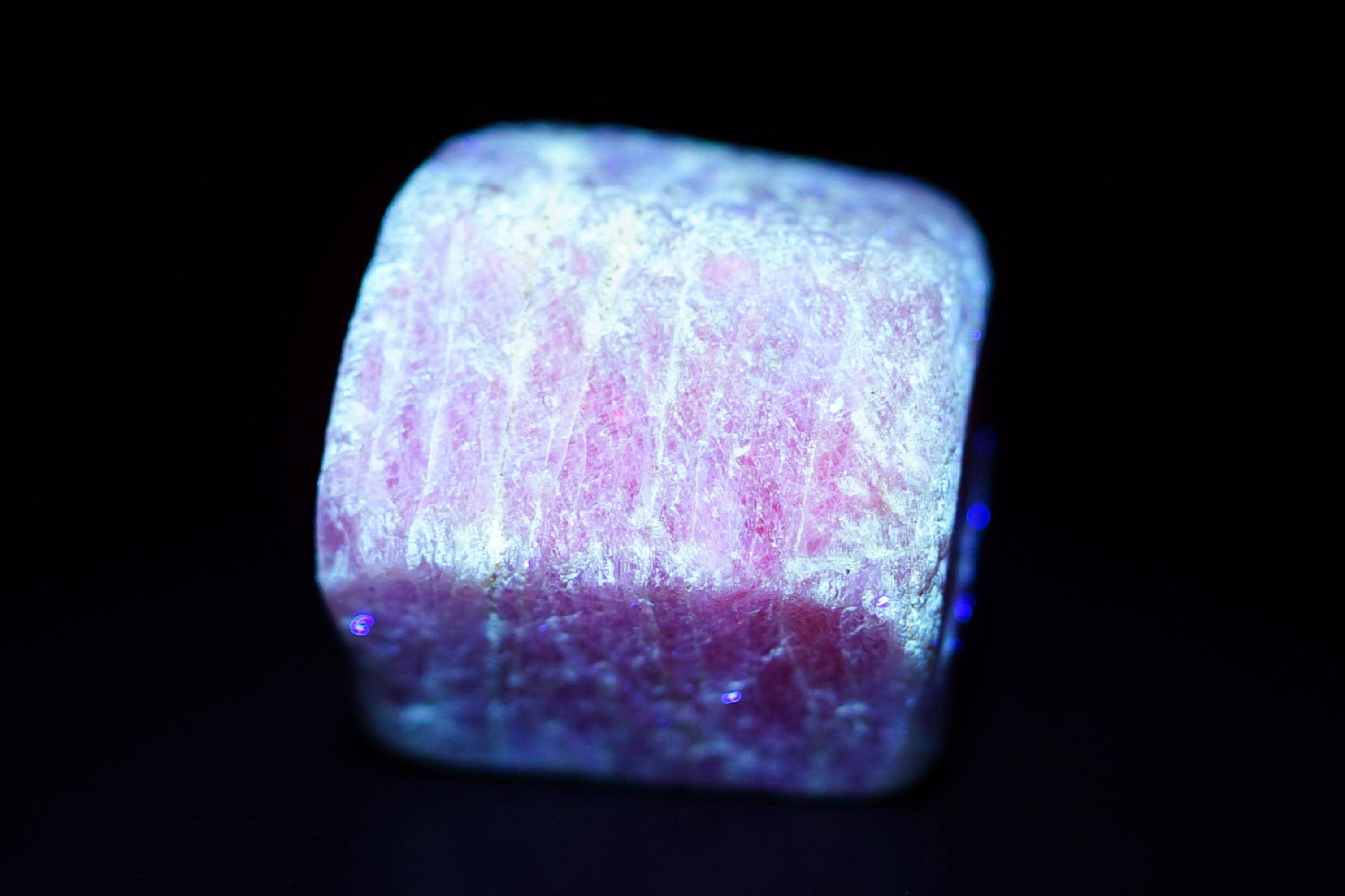 天然ルビー結晶標本 - タンザニア産原石 - Etsy 日本