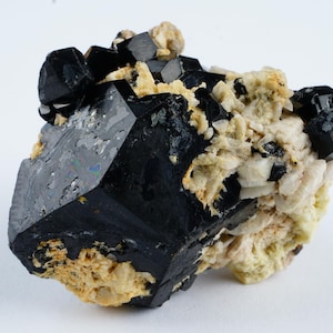 TOURMALINE & Opal var HYALITE fluorescent 21g - 3,6 x 2,7 x 1,7 cm NAMIBIA - Erongo